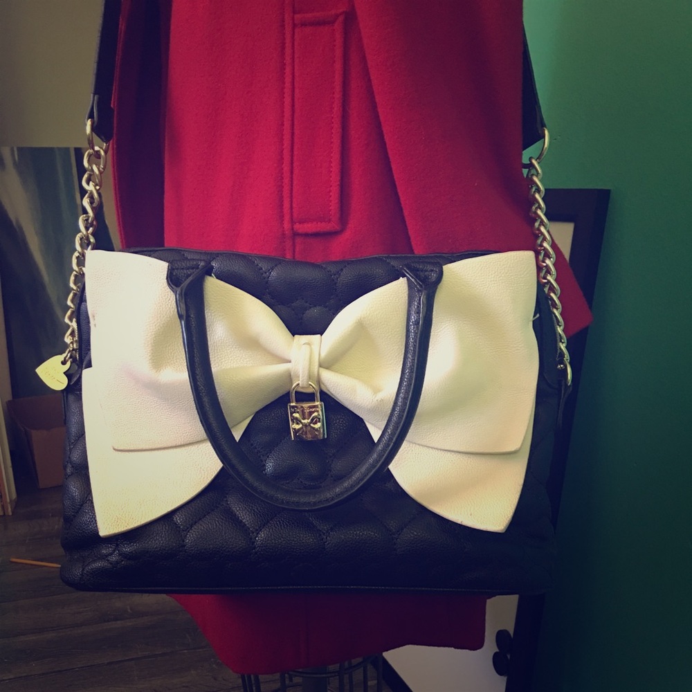 White Bow Quilted leather handbag purse